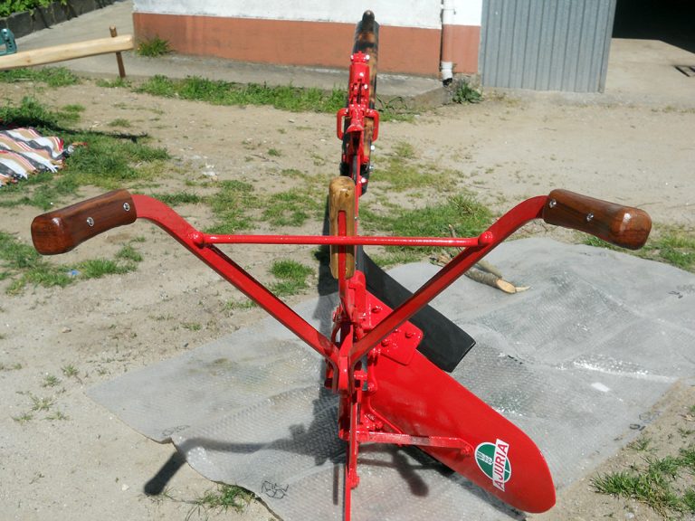 Arado Ajuria de Volteo
